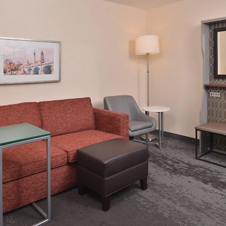 Holiday Inn & Suites Raleigh Cary By Ihg Екстер'єр фото
