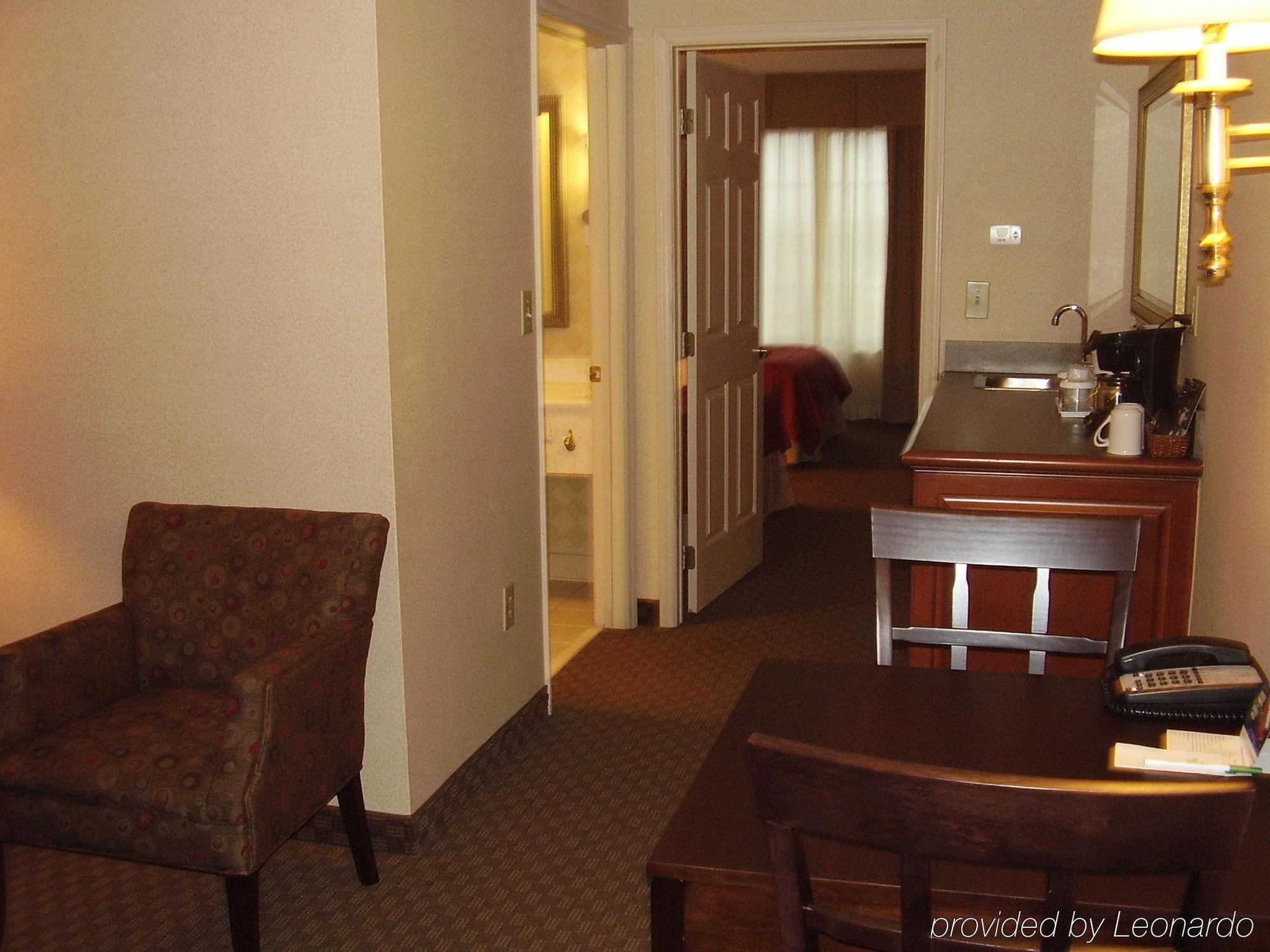 Holiday Inn & Suites Raleigh Cary By Ihg Номер фото