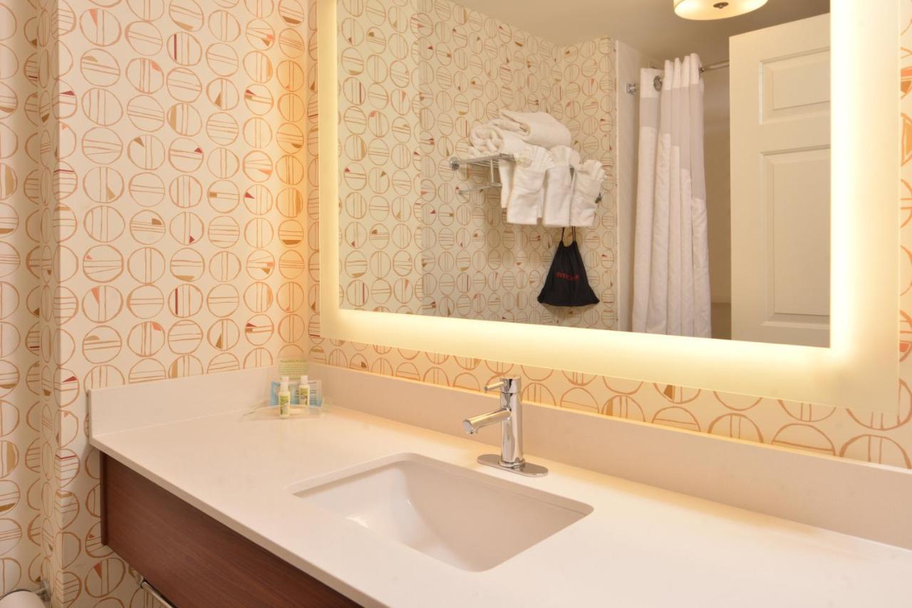 Holiday Inn & Suites Raleigh Cary By Ihg Екстер'єр фото